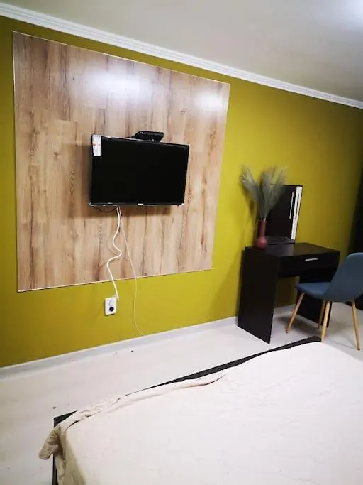 Студиото Е Партер От Жилищна Сграда. Топ Център. Varna Apartment